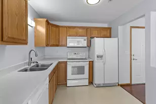 2496 County Rd C2 W, Roseville, MN 55113 - Photo 13