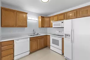 2496 County Rd C2 W, Roseville, MN 55113 - Photo 15