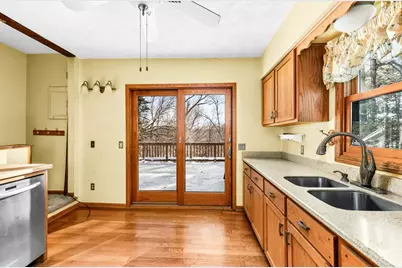 302 River Bluff Avenue, Sandstone, MN 55072 - Photo 9