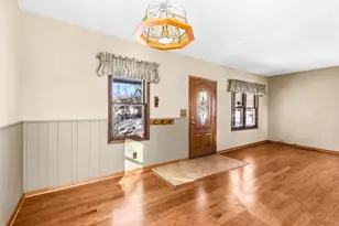 302 River Bluff Ave, Sandstone, MN 55072 - Photo 3