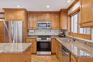 5043 Isle Ave N, Lake Elmo, MN 55042 - Photo 3