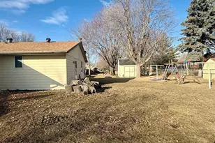 1240 Maplewood Dr, Worthington, MN 56187 - Photo 5