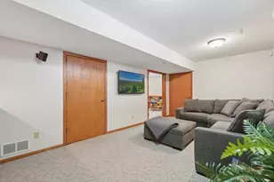 2001 Henry St N, North Saint Paul, MN 55109 - Photo 23