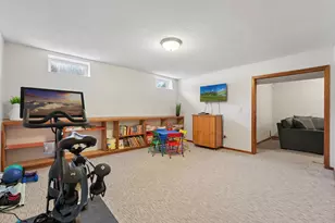 2001 Henry St N, North Saint Paul, MN 55109 - Photo 25