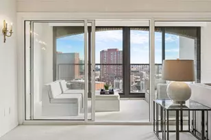 1201 Yale Pl, Minneapolis, MN 55403 - Photo 19