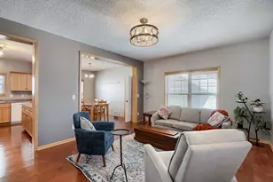 2755 Faulkner Dr, Chaska, MN 55318 - Photo 9