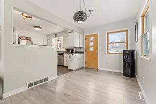 215 N Hill St, Marshall, MN 56258 - Photo 15