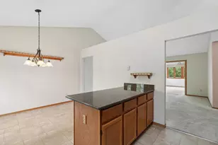 13530 Parkwood Dr, Burnsville, MN 55337 - Photo 7