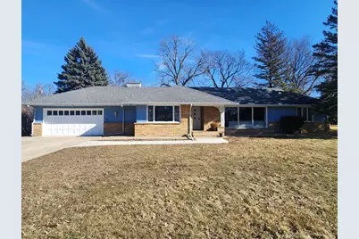 607 4th Avenue SE, Pipestone, MN 56164 - Photo 1
