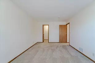 10390 Juniper Ln, Eden Prairie, MN 55347 - Photo 21