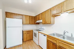 10390 Juniper Ln, Eden Prairie, MN 55347 - Photo 13