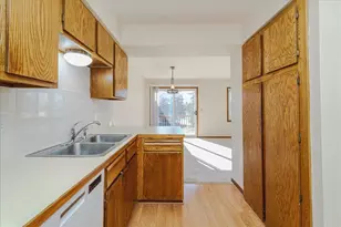 10390 Juniper Ln, Eden Prairie, MN 55347 - Photo 15