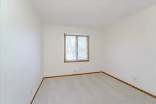 10390 Juniper Ln, Eden Prairie, MN 55347 - Photo 17