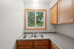 695 E Burnsville Pkwy, Burnsville, MN 55337 - Photo 21