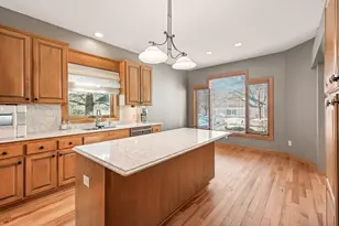 528 Wildflower, Burnsville, MN 55306 - Photo 11