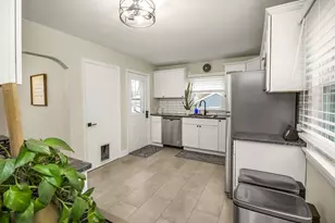 1055 Englewood Ave, Saint Paul, MN 55104 - Photo 9