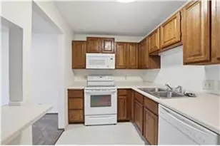 10441 Greenbrier Rd, Minnetonka, MN 55305 - Photo 7