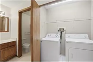 10441 Greenbrier Rd, Minnetonka, MN 55305 - Photo 11