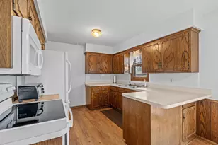 1079 Monroe St S, Shakopee, MN 55379 - Photo 11