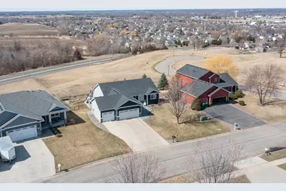 932 Farmers Ridge Trail, Belle Plaine, MN 56011 - Photo 3