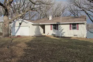 403 W Amber Lake Dr, Fairmont, MN 56031 - Photo 1