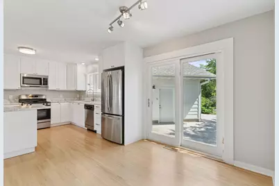 2423 Mount View Avenue, Minneapolis, MN 55405 - Photo 15