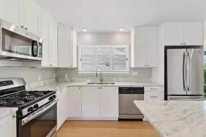 2423 Mount View Avenue, Minneapolis, MN 55405 - Photo 3