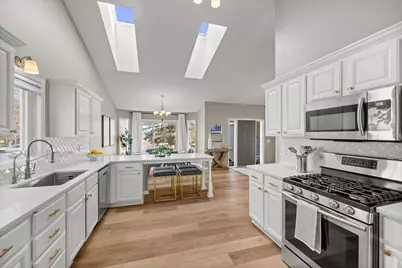 950 Lake Susan Drive, Chanhassen, MN 55317 - Photo 9