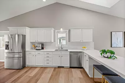 950 Lake Susan Drive, Chanhassen, MN 55317 - Photo 11