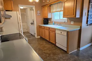 405 Clary Street W, Worthington, MN 56187 - Photo 11