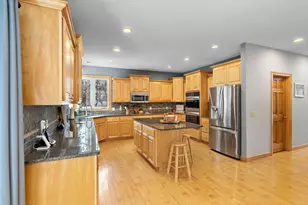 8197 Drexel Ct, Eden Prairie, MN 55347 - Photo 9