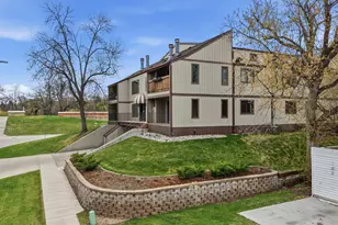 326 10th Ave S, Fargo,  58103 - Photo 3