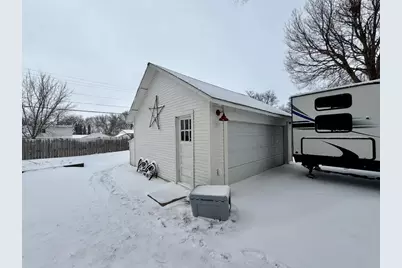 817 W Lincoln Avenue, Fergus Falls, MN 56537 - Photo 57
