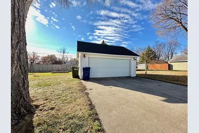 817 W Lincoln Avenue, Fergus Falls, MN 56537 - Photo 3