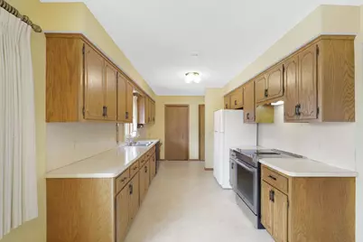 7042 Ewing Avenue N, Brooklyn Center, MN 55429 - Photo 7