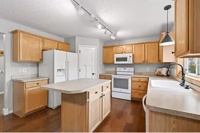 933 Basenji Curve, Shakopee, MN 55379 - Photo 7