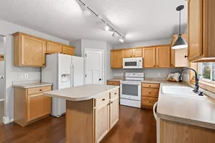 933 Basenji Curve, Shakopee, MN 55379 - Photo 7