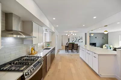 2001 Rhode Island Avenue N, Golden Valley, MN 55427 - Photo 9