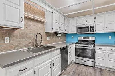 7714 York Lane N, Brooklyn Park, MN 55443 - Photo 9