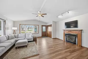 606 S 10th St, Olivia, MN 56277 - Photo 17