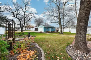 606 S 10th St, Olivia, MN 56277 - Photo 3