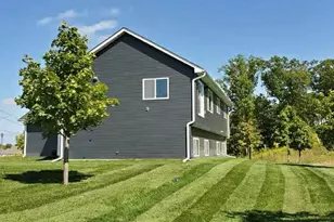 8686 Cole Ct, Inver Grove Heights, MN 55076 - Photo 7