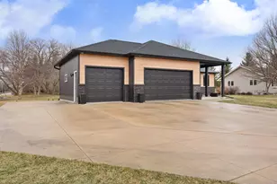 1602 26th St SW, Austin, MN 55912 - Photo 9