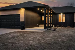 1602 26th St SW, Austin, MN 55912 - Photo 3