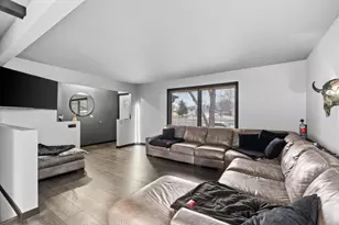 193 150th St W, Apple Valley, MN 55124 - Photo 3