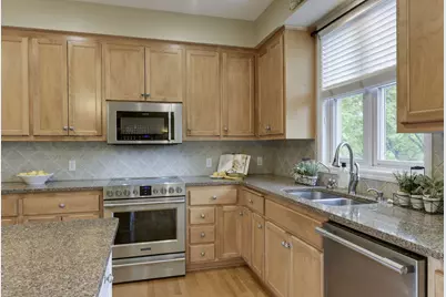 7428 Bent Bow Trail, Chanhassen, MN 55317 - Photo 9