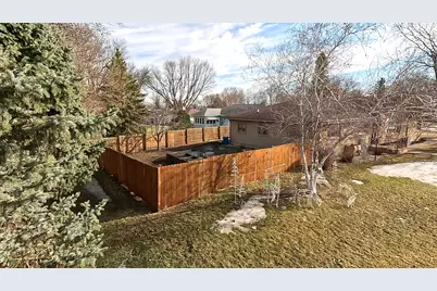 979 S Prairie Avenue, Fairmont, MN 56031 - Photo 3