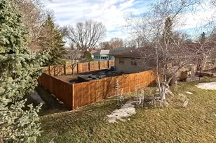 979 S Prairie Ave, Fairmont, MN 56031 - Photo 3