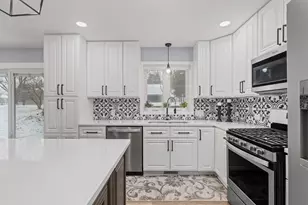 2129 Arkwright St, Maplewood, MN 55117 - Photo 3