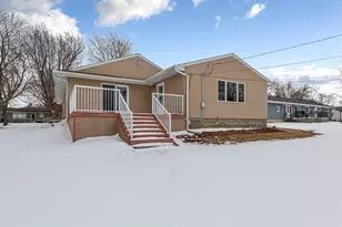 832 Home Pl, Faribault, MN 55021 - Photo 9